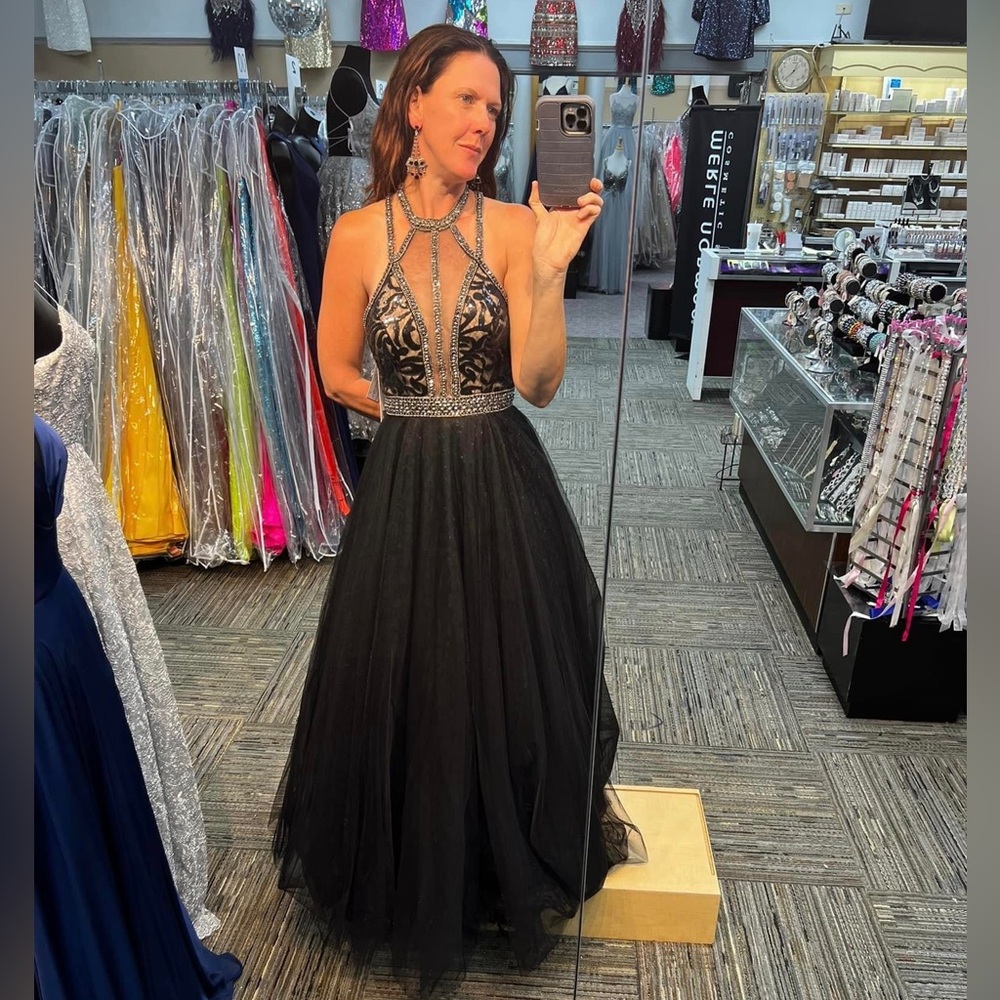 Size 4 Formal gown new never worn beyond trying it on